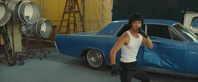 李小龙电影主题曲_李小龙的经典电影音乐与氛围_李小龙电影音乐插曲