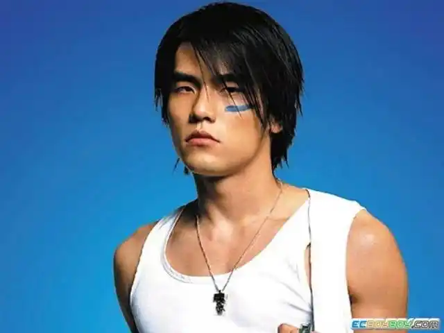 李小龙电影里的音乐_李小龙的经典电影音乐与氛围_李小龙电影音乐插曲