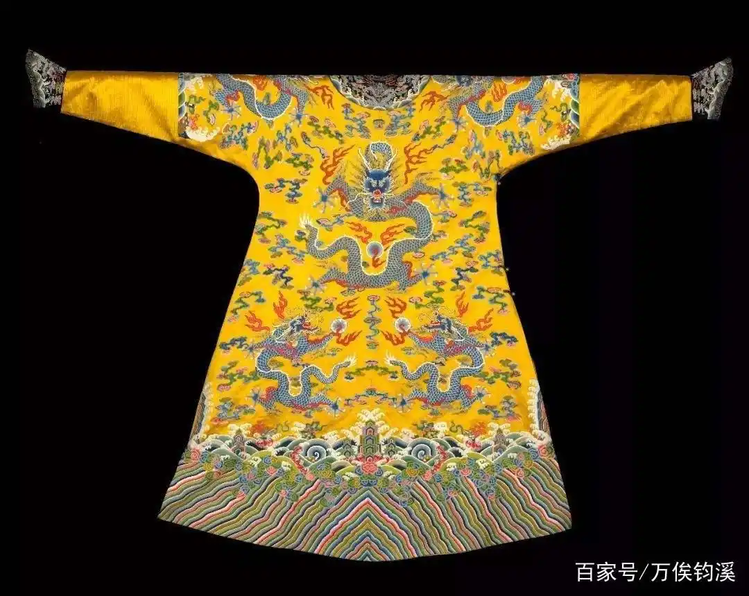 皇权的象征：古代皇帝的服饰_服饰象征意义_中国古代的服饰是什么的象征