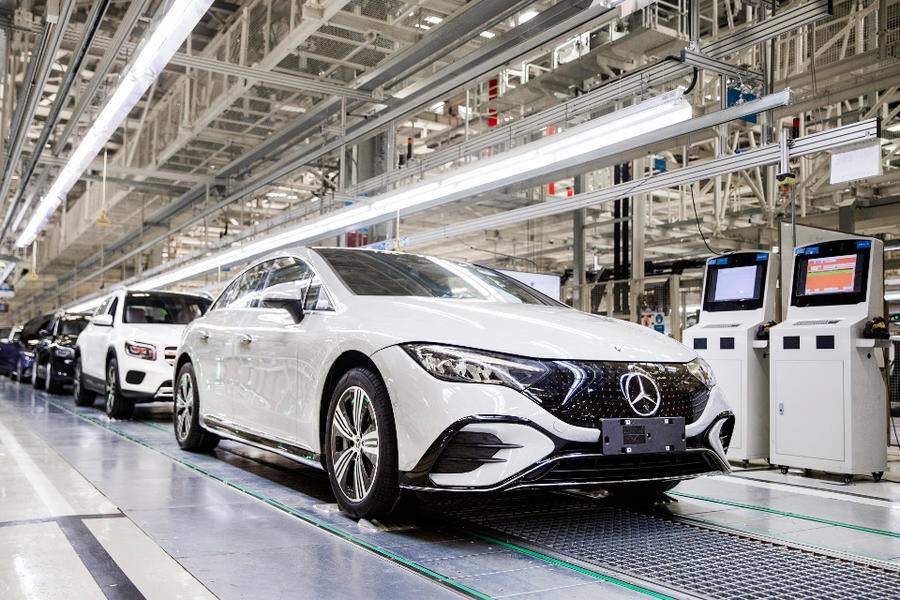 梅赛德斯 - 奔驰顺义工厂揭秘全新EQE生产 本土化生产17周年