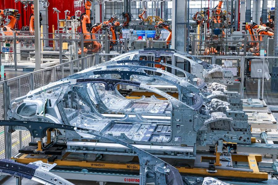 造车工艺：揭秘奔驰的制造过程_奔驰工厂造车视频_奔驰制造全过程视频