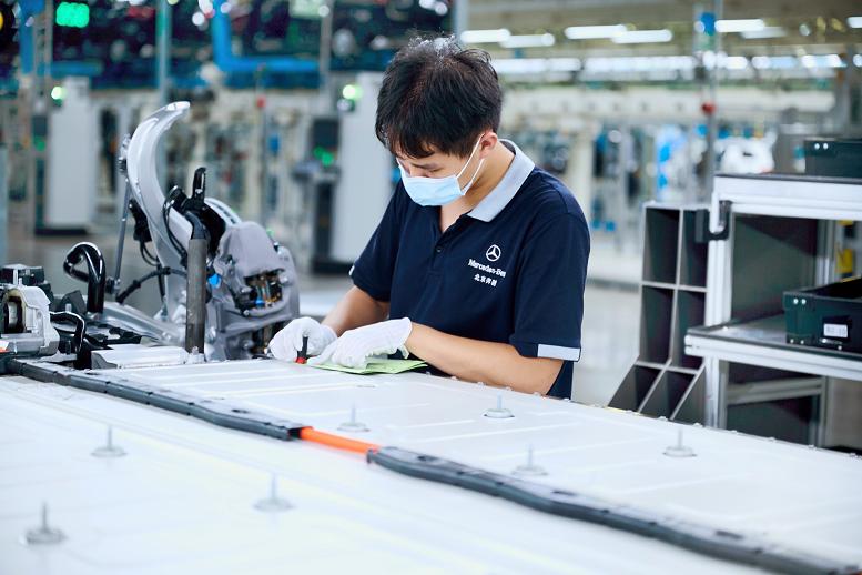 造车工艺：揭秘奔驰的制造过程_奔驰制造全过程视频_奔驰工厂造车视频