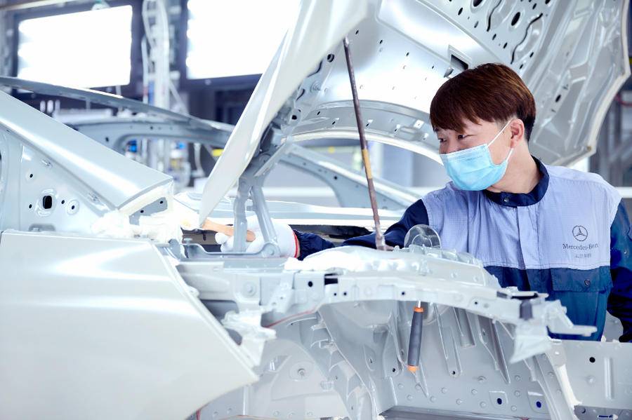 奔驰工厂造车视频_造车工艺：揭秘奔驰的制造过程_奔驰制造全过程视频