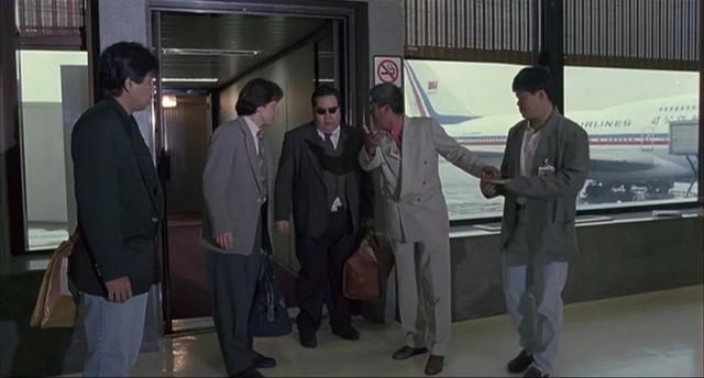 26年前香港警匪片，成龙主演，为求真实，拍摄时炸了一条街