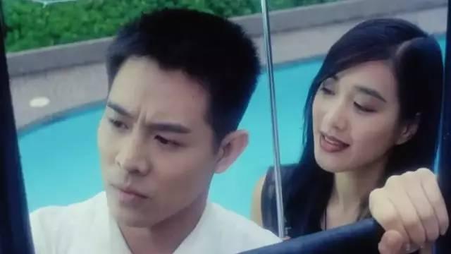 26年前香港警匪片，成龙主演，为求真实，拍摄时炸了一条街