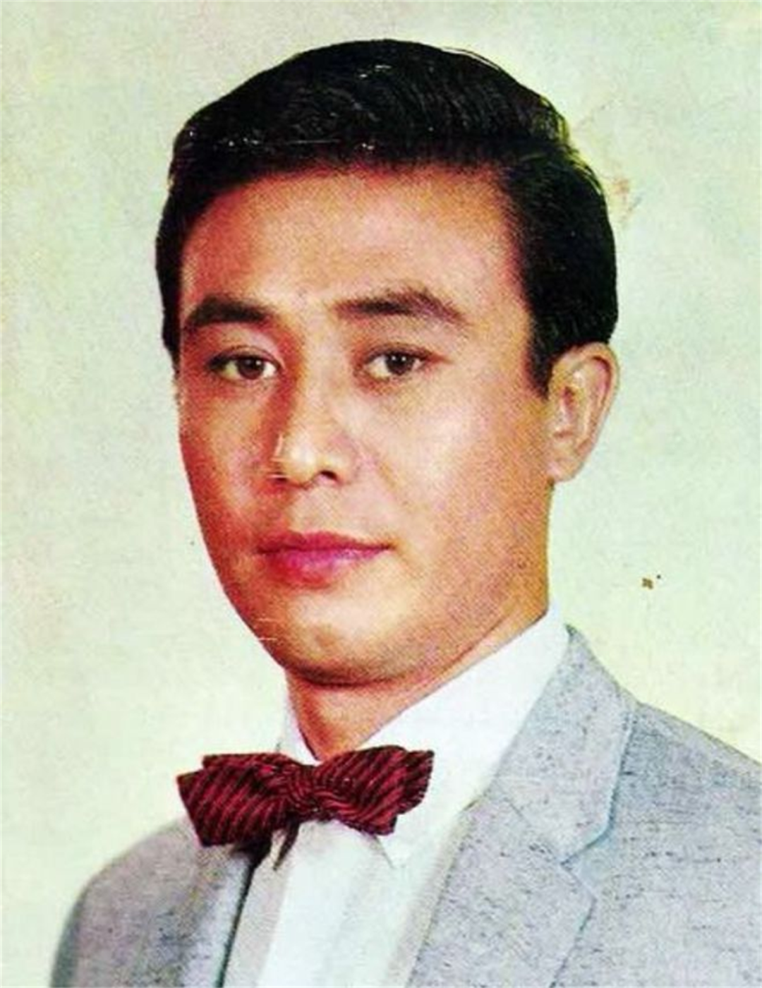 关之琳的家庭生活与亲情故事_关之琳在哪生活_家庭亲情作文500字